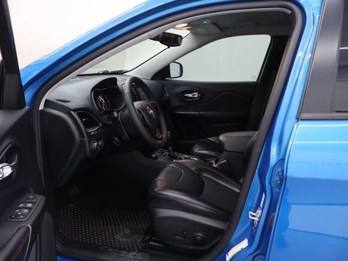 Used 2022 Jeep Cherokee Trailhawk AWD/4WD image 22