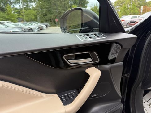 Used 2019 Jaguar F-PACE Premium image 19