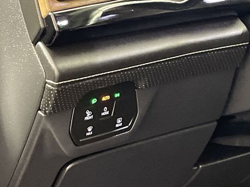 Used 2025 Volkswagen Atlas SE image 13