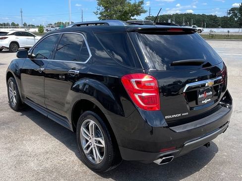 Used 2017 Chevrolet Equinox Premier w/ Enhanced Convenience Package AWD/4WD image 3