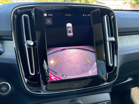 New 2026 Volvo XC40 B5 Core w/ Climate Package image 20