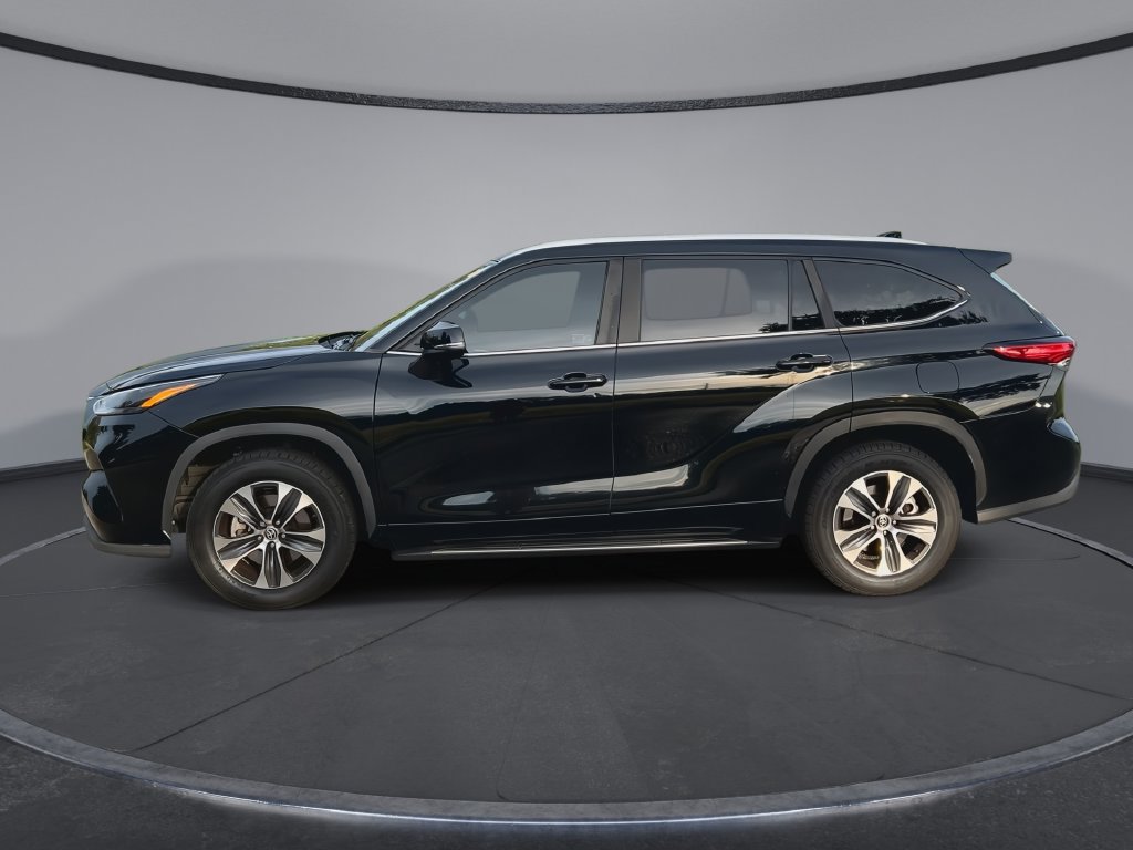Used 2023 Toyota Highlander XLE FWD image 5
