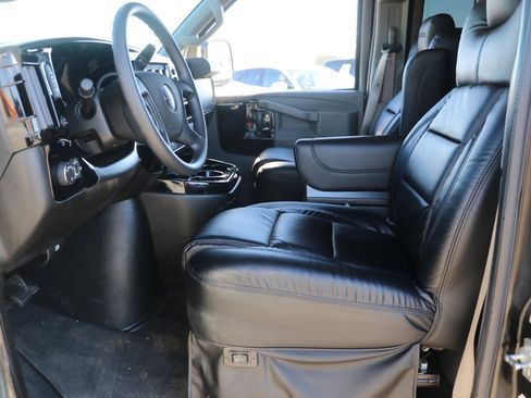Used 2020 GMC Savana 2500 w/ Enhanced Convenience Package image 13