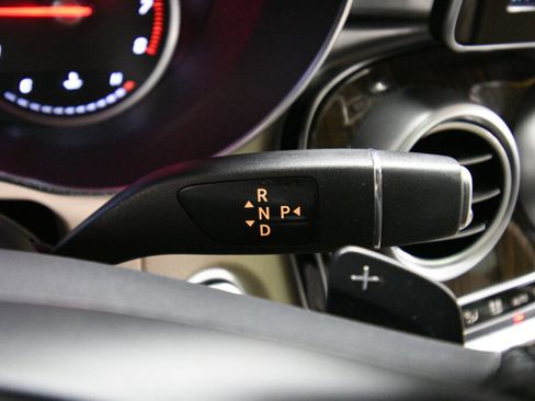 Used 2018 Mercedes-Benz GLC 300 4MATIC image 17