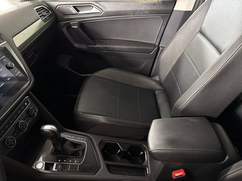 Used 2020 Volkswagen Tiguan SEL FWD image 20