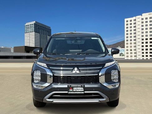 New 2025 Mitsubishi Outlander SE image 2