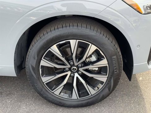 Certified 2025 Volvo XC60 B5 Plus image 6
