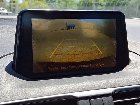 Used 2017 MAZDA MAZDA3 Sport FWD image 4