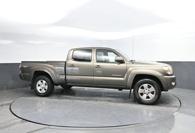 Used 2011 Toyota Tacoma 4x4 Double Cab w/ TRD Sport Pkg w/JBL Audio image 3