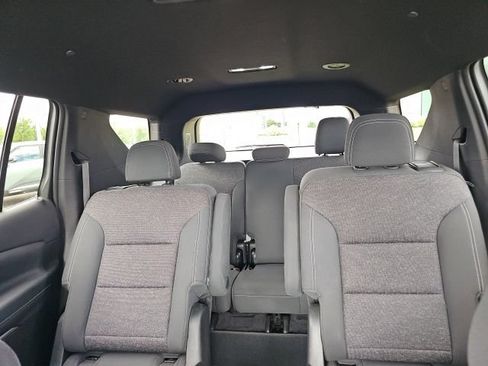 Used 2025 Chevrolet Traverse LT FWD image 34