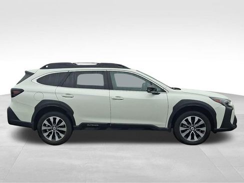 Used 2023 Subaru Outback Limited image 7