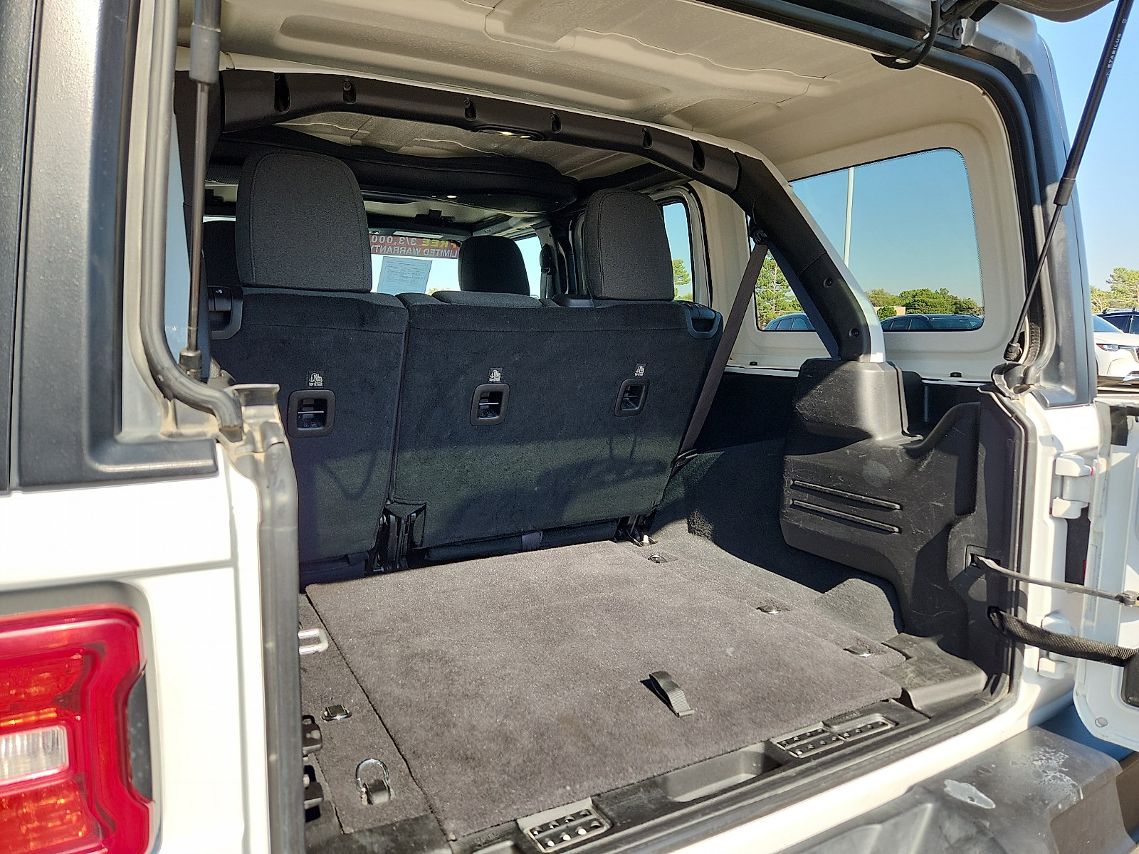 Used 2025 Jeep Wrangler Unlimited Rubicon AWD/4WD image 9