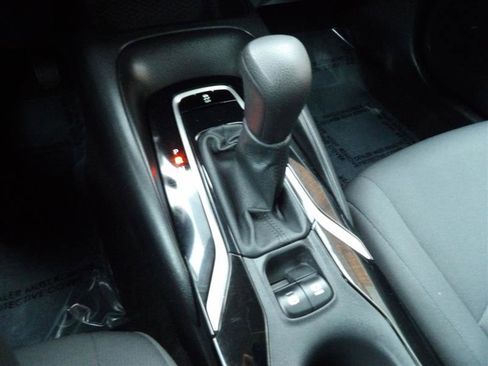 Used 2021 Toyota Corolla LE image 25