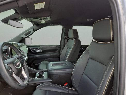 Certified 2024 GMC Yukon SLT w/ SLT Luxury Package AWD/4WD image 9