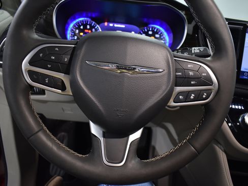 Used 2023 Chrysler Pacifica Limited w/ Trailer Tow Group image 15