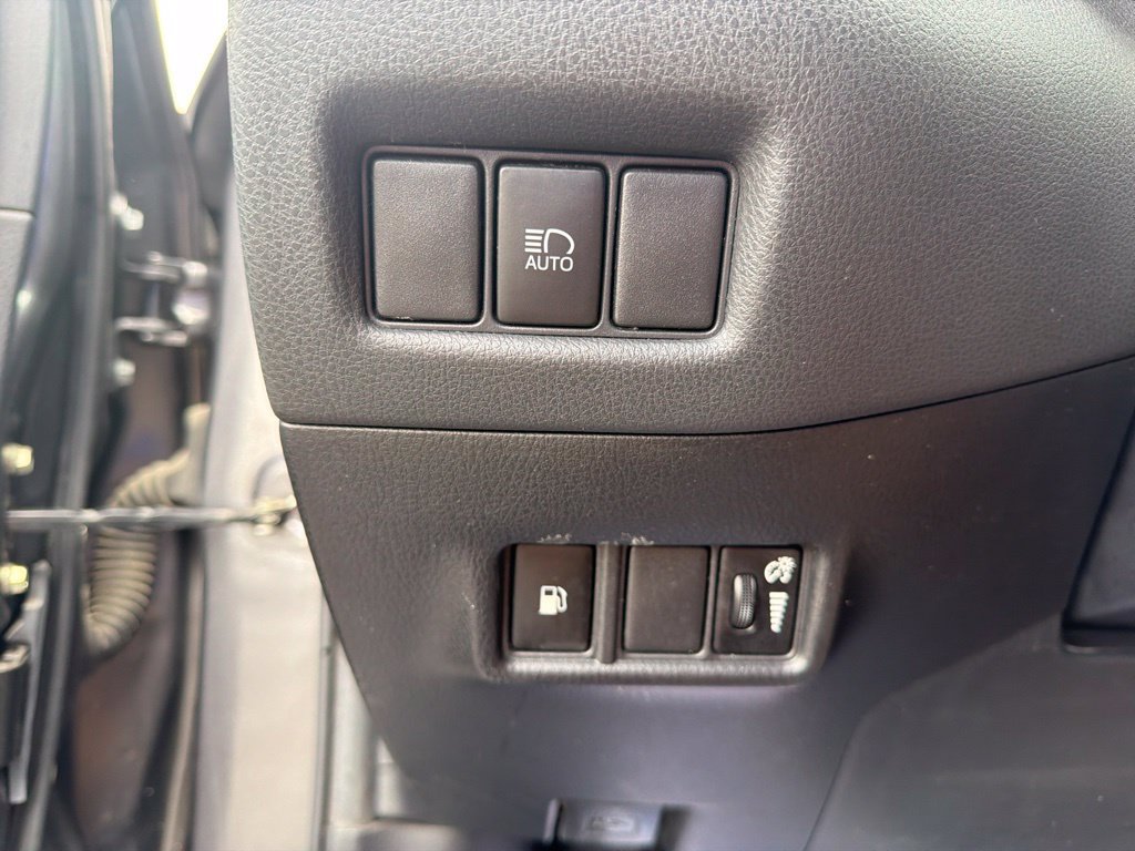 Used 2021 Toyota C-HR XLE FWD image 25