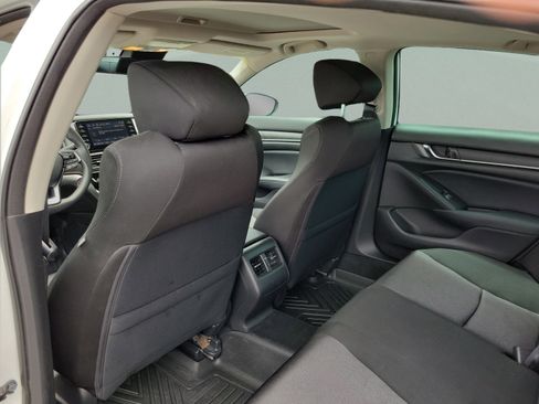 Used 2018 Honda Accord EX image 12