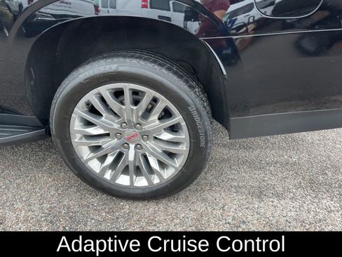 Used 2024 GMC Yukon XL SLT w/ SLT Premium Package image 11