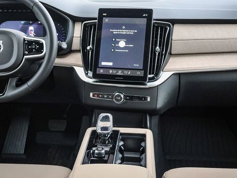 New 2026 Volvo XC90 B5 Plus w/ Protection Package image 21