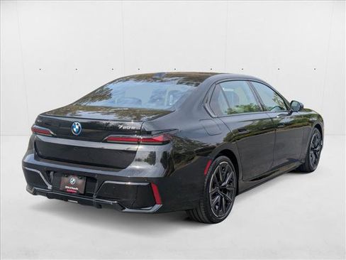 New 2026 BMW 750e xDrive image 2