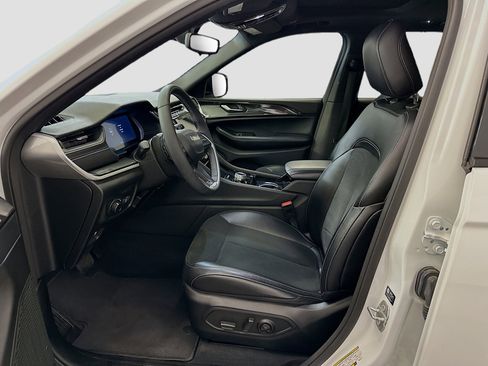 Used 2023 Jeep Grand Cherokee Altitude image 13