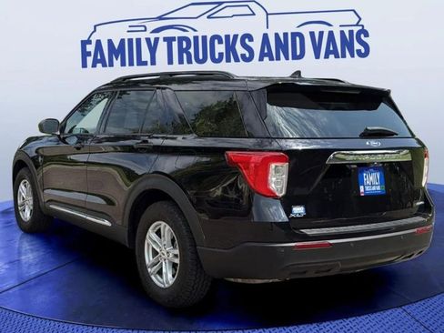 Used 2021 Ford Explorer XLT image 3