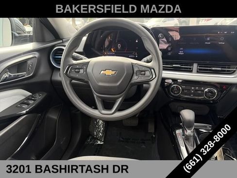 Used 2025 Chevrolet Trax LT FWD image 13