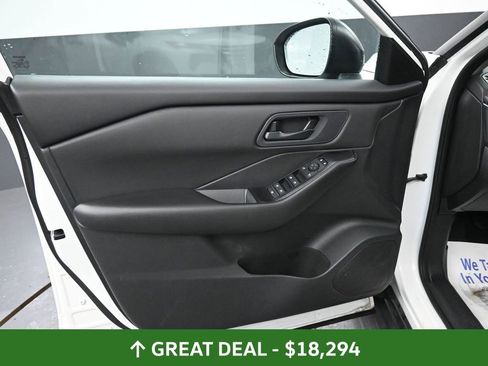 Used 2024 Nissan Rogue S image 29