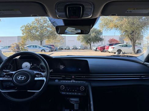 Used 2025 Hyundai Elantra Limited image 33