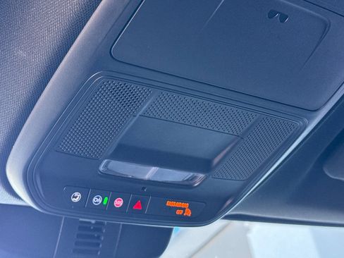 Used 2025 Chevrolet Traverse Z71 image 26