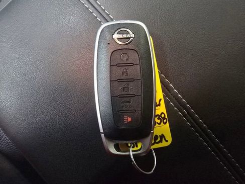 Used 2025 Nissan Pathfinder SL image 27