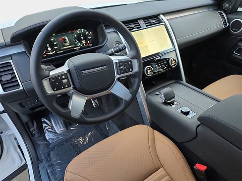New 2026 Land Rover Discovery Limited Edition image 16