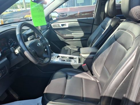 Used 2020 Ford Explorer XLT w/ Equipment Group 202A AWD/4WD image 7