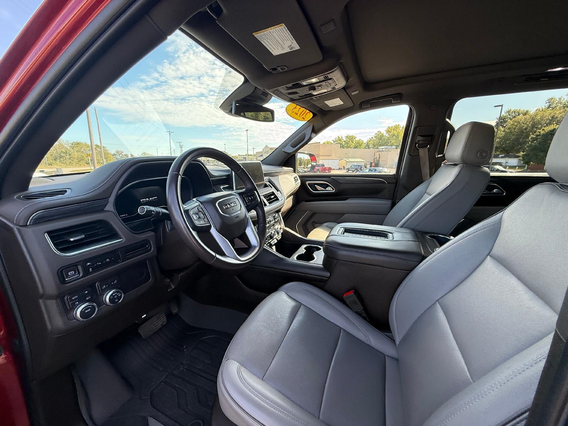 Used 2023 GMC Yukon XL SLT AWD/4WD image 5