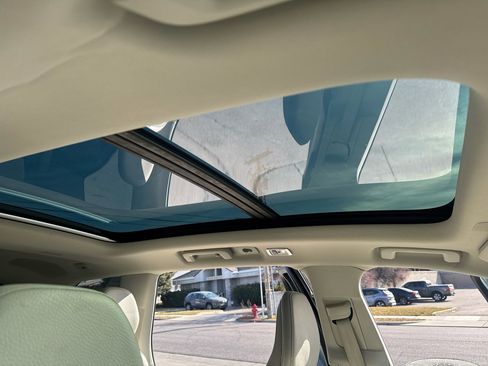 Used 2022 Volvo XC90 T6 Momentum w/ Advanced Package image 21