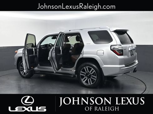 Used 2022 Toyota 4Runner Limited AWD/4WD image 36