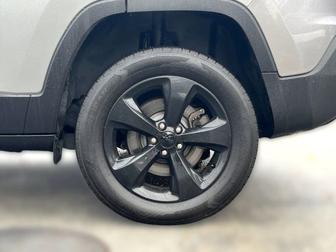 Used 2017 Jeep Cherokee High Altitude image 6