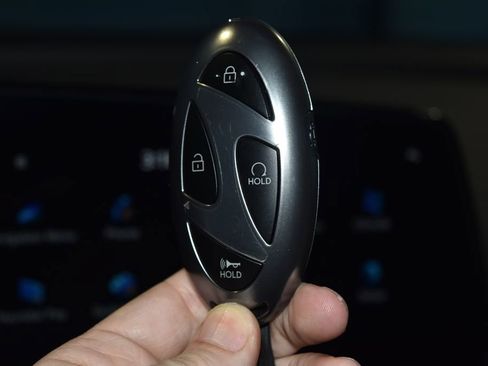 Used 2025 Hyundai Elantra Limited image 18