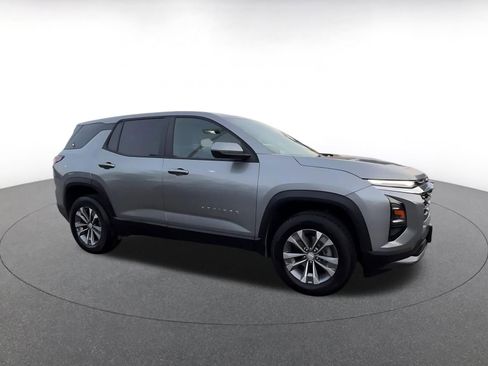 Used 2025 Chevrolet Equinox LT image 2