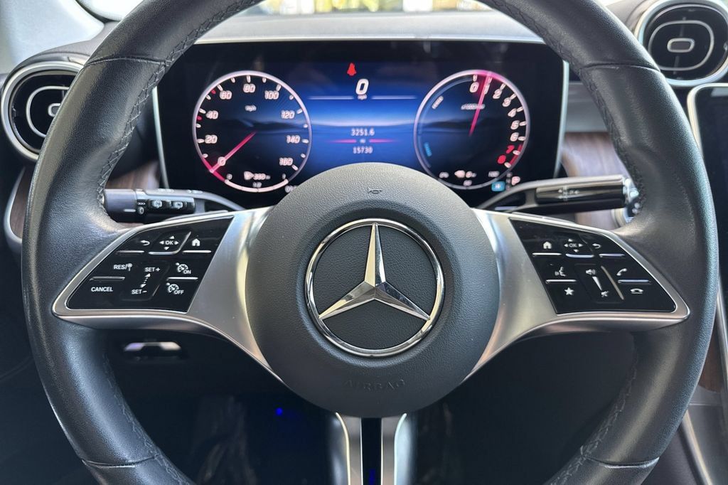 Used 2025 Mercedes-Benz GLC 350e 4MATIC image 29