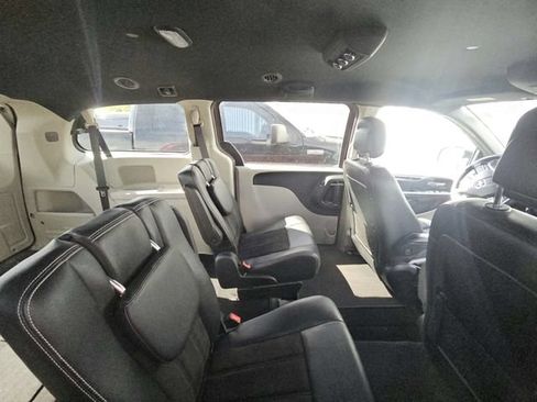 Used 2019 Dodge Grand Caravan SXT FWD image 7