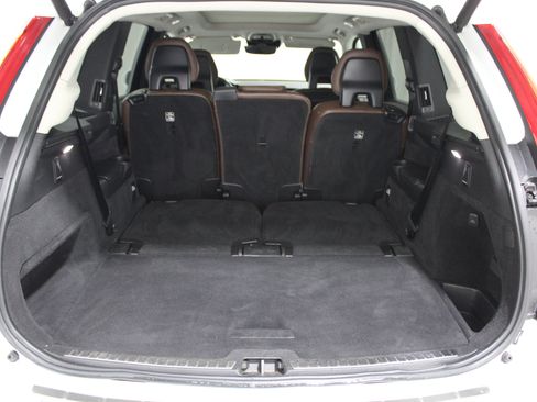 Used 2020 Volvo XC90 T6 Momentum AWD/4WD image 22