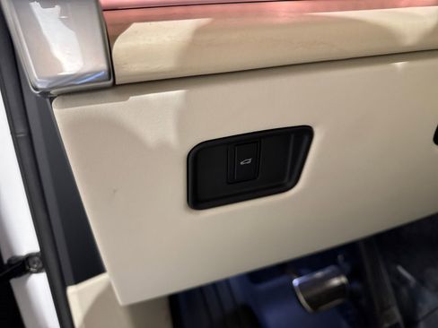 Used 2023 Land Rover Range Rover Autobiography image 15