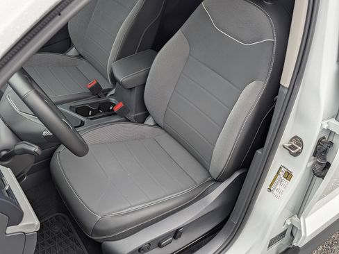 Used 2024 Volkswagen Taos SE image 16