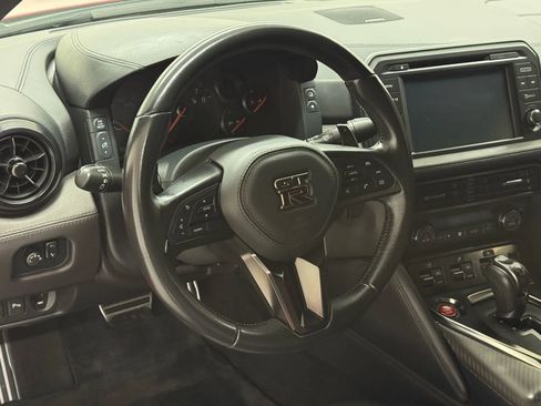 Used 2019 Nissan GT-R Premium w/ Premium Interior Package image 17