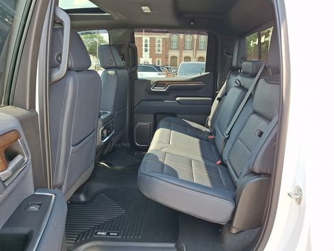 Used 2023 Chevrolet Silverado 1500 High Country w/ Technology Package AWD/4WD image 11