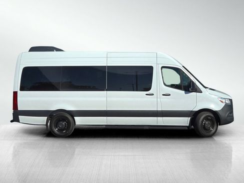 Used 2024 Mercedes-Benz Sprinter 2500 image 3