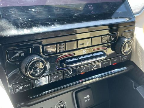 Used 2025 Jeep Grand Cherokee Limited image 40