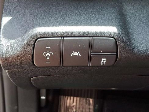 Used 2023 Hyundai Elantra Limited FWD image 30