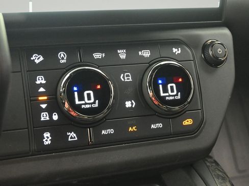 New 2026 Land Rover Defender 110 AWD/4WD image 11